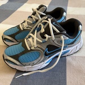 Nike V5 RNR Women's Size 8 University Blue and Silver Like New